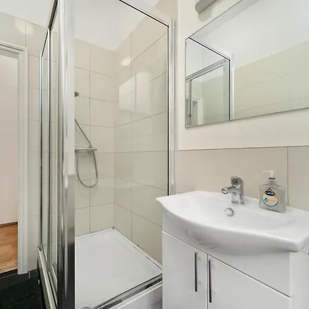 Paddington Modern Apartments London Exterior photo